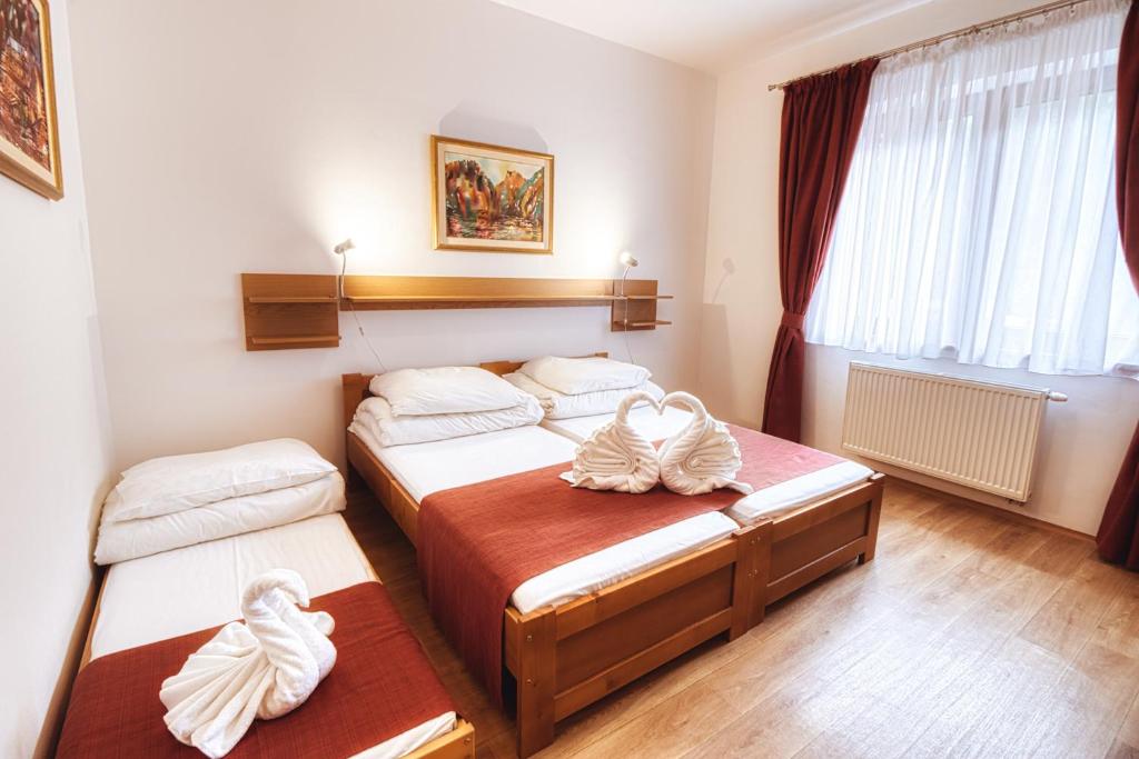 Двухместный (Двухместный номер с 2 отдельными кроватями и дополнительной кроватью) отеля Chata Pieniny, Вышне Ружбахи