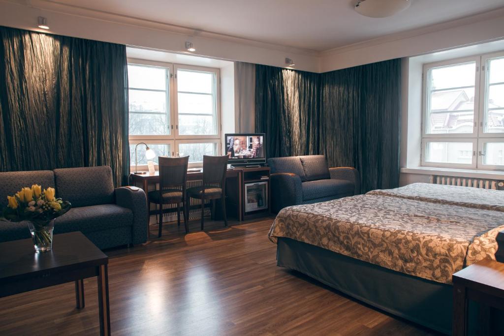 Двухместный (Улучшенный двухместный номер с 2 отдельными кроватями) отеля Hotel Anna, Хельсинки