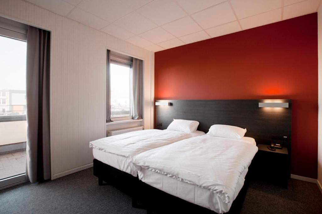 Двухместный (Двухместный номер с 2 отдельными кроватями и балконом) отеля Antwerp Harbour Hotel, Антверпен