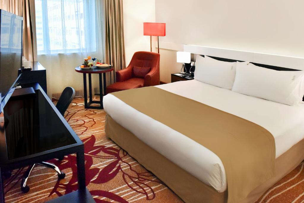 Двухместный (Улучшенный номер с кроватью размера «queen-size») отеля Holiday Inn Down Town, Дубай
