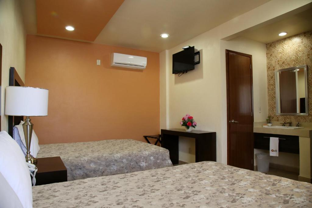Двухместный (Двухместный номер с 2 двуспальными кроватями) отеля Hotel Plaza Bernal, Берналь
