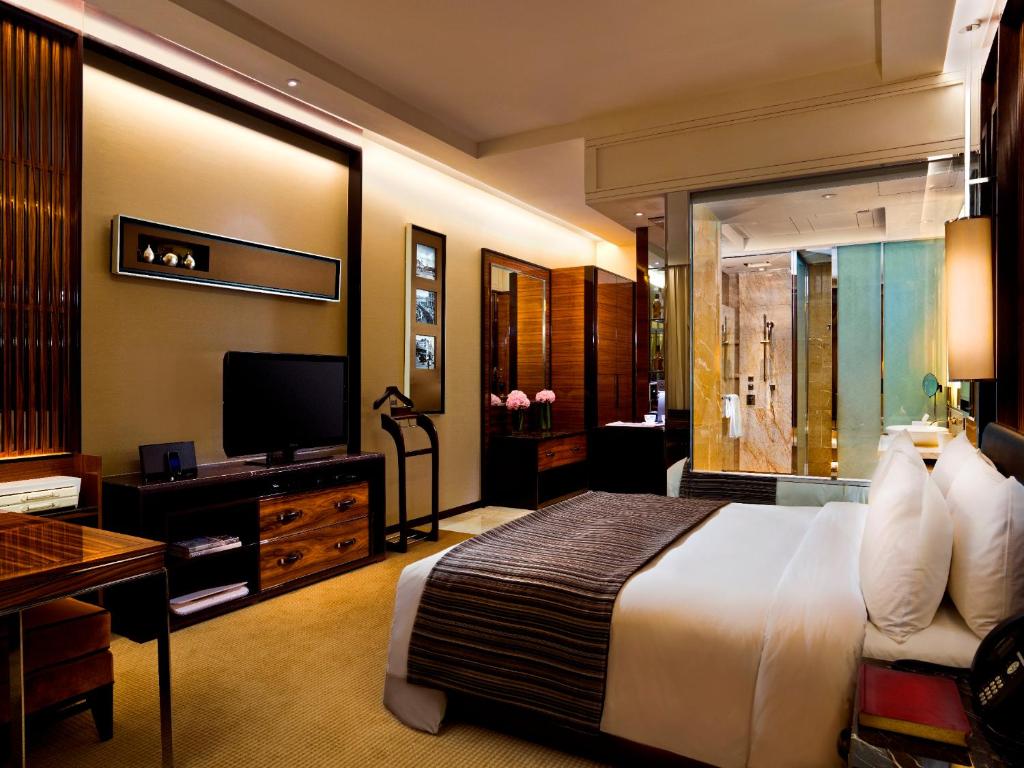 Двухместный (Staycation by the Bay Package - Deluxe Room with Complimentary $80 SGD Dining Credits) отеля The Fullerton Bay Hotel Singapore, Сингапур (город)