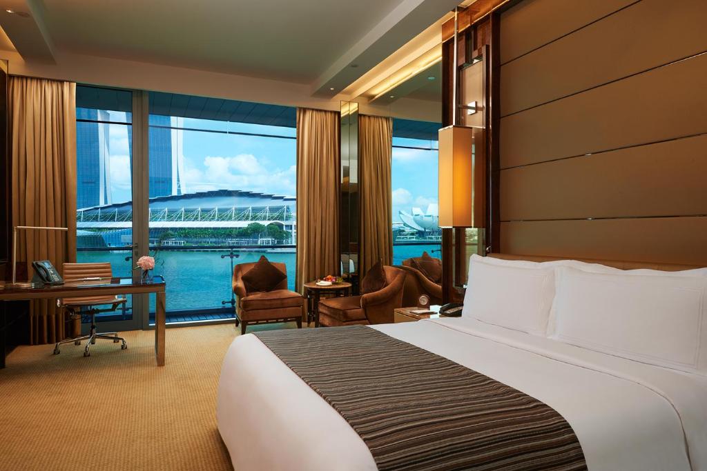 Двухместный (Номер с видом на залив) отеля The Fullerton Bay Hotel Singapore, Сингапур (город)