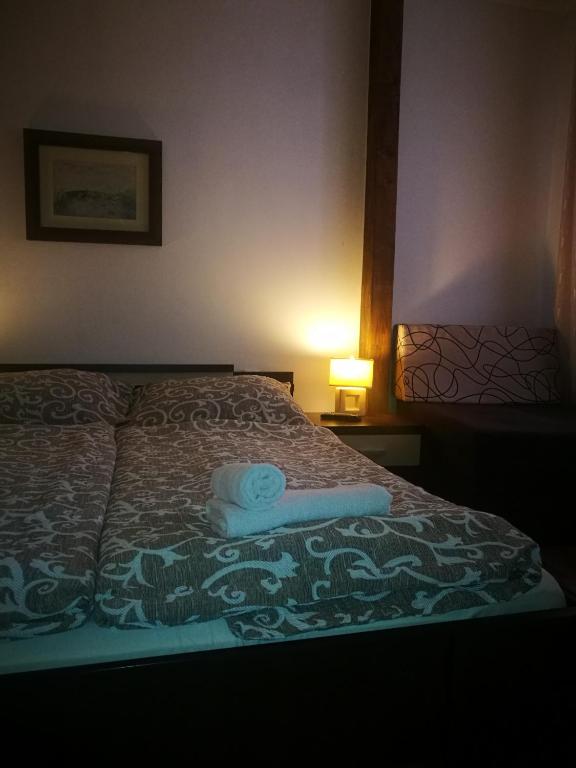 Двухместный (Двухместный номер с 1 кроватью или 2 отдельными кроватями и дополнительной кроватью) гостевого дома Rooms Aračić, Славонски-Брод