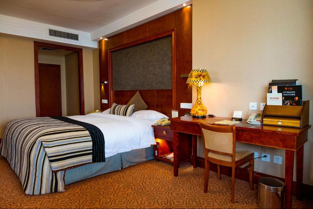 Двухместный (Mainland Chinese Citizen - Sunrise Seaview King Room with Balcony) отеля Yantai Golden Gulf Hotel, Яньтай