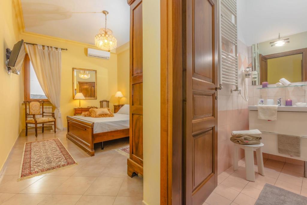 Двухместный (Двухместный номер Делюкс с 1 кроватью и собственной ванной комнатой) отеля B & B La Fontaine Residenza D'Epoca, Витербо