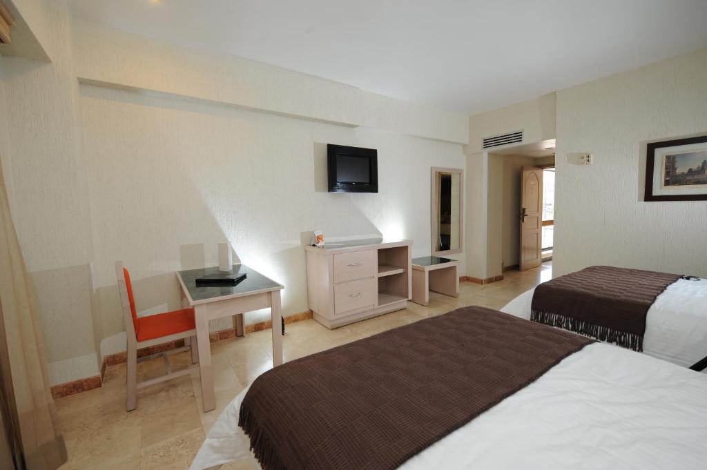 Двухместный (Двухместный номер с 2 двуспальными кроватями) отеля Hotel Real de Minas Express, Леон (Штат Гуанахуато)