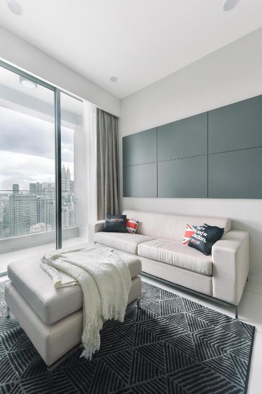 Сьюит (Представительский люкс с кроватью размера 