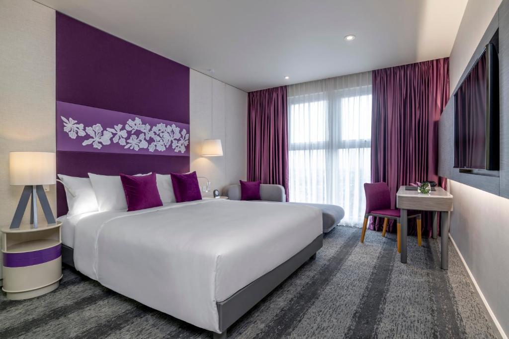 Двухместный (Privilege King Room - Privilege Lounge Access) отеля Mercure Hai Phong, Хайфон