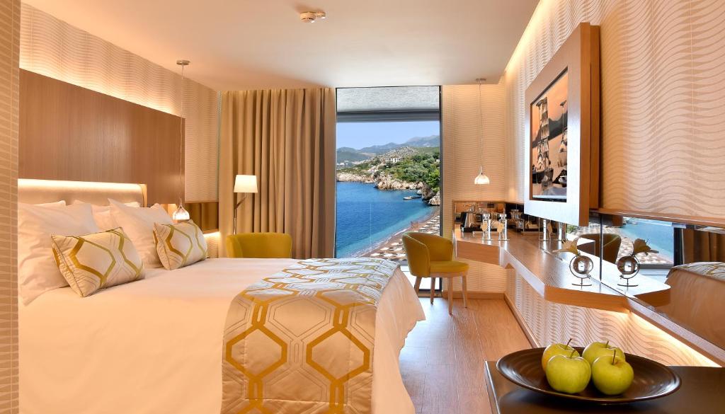 Двухместный (Двухместный номер с 1 кроватью, вид на море) отеля Maestral Resort & Casino, Свети-Стефан