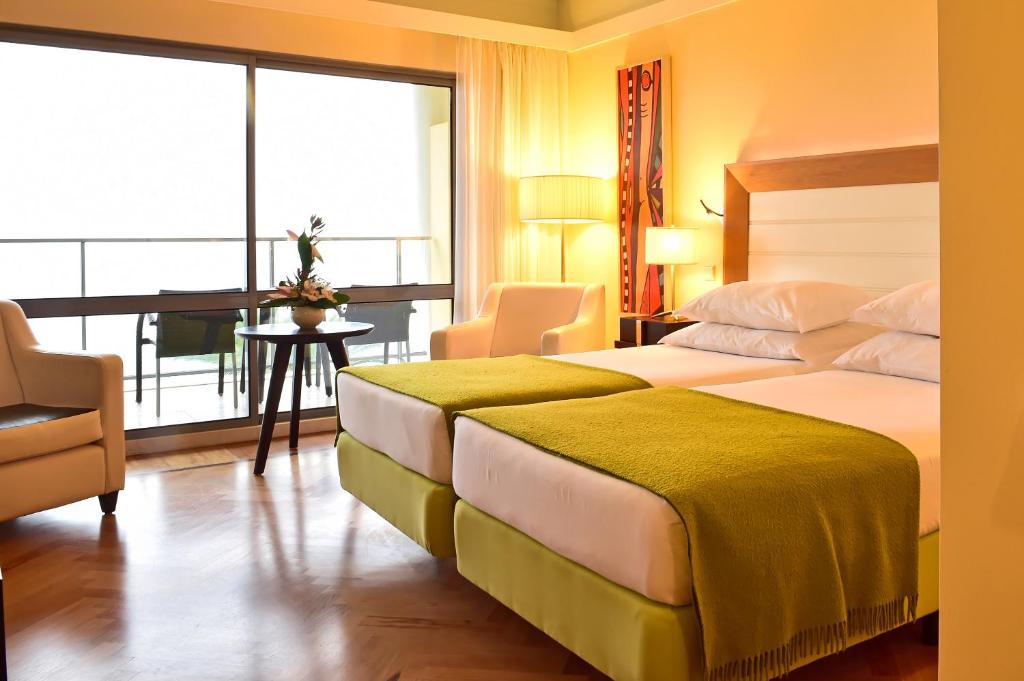 Двухместный (Улучшенный двухместный номер с 2 отдельными кроватями и видом на море) отеля Pestana Promenade Ocean Resort Hotel, Фуншал