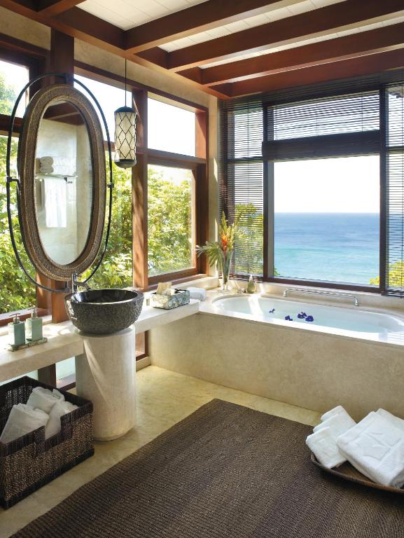 Вилла (Предложение «Бесконечное лето» - Вилла «Дом на дереве») курортного отеля Shangri-La's Boracay Resort and Spa, Боракай