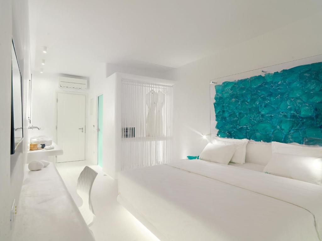 Двухместный (Эксклюзивный люкс для новобрачных с гидромассажной ванной в номере, вид на море) отеля Mykonos Bay Hotel, Миконос