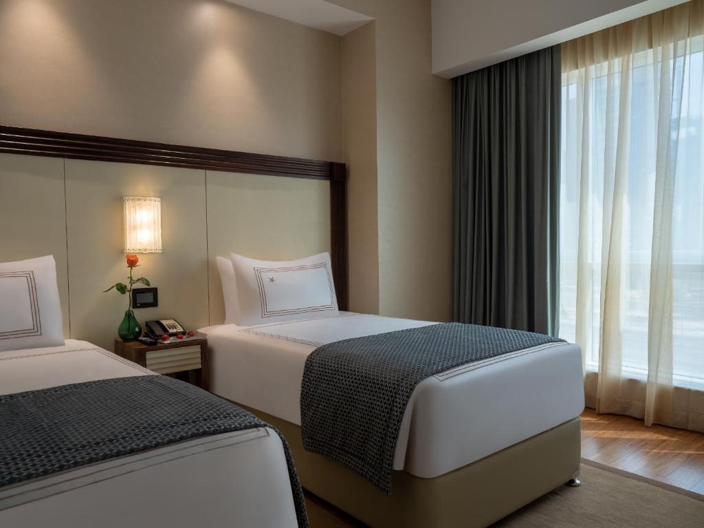 Одноместный (Двухместный номер Делюкс с 2 отдельными кроватями и видом на город) отеля Stella Di Mare Dubai Marina Hotel, Дубай