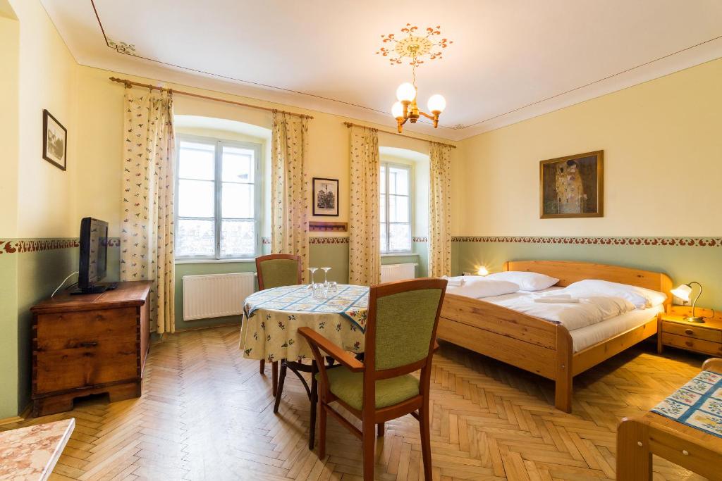 Двухместный (Улучшенный двухместный номер с 1 кроватью) гостевого дома Gardena, Чески-Крумлов