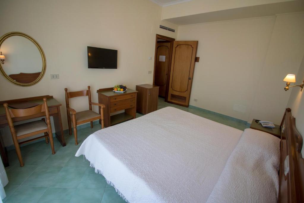 Двухместный (Двухместный номер с 1 кроватью или 2 отдельными кроватями) отеля Hotel Terme Alexander, Искья