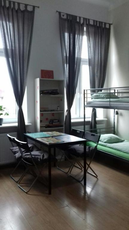 Номер (Кровать в общем 6-местном номере для мужчин и женщин) хостела Art Hostel with FREE WI-FI, Краков