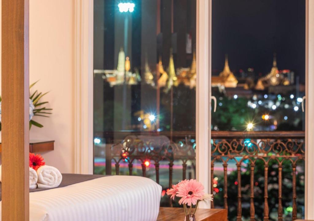 Сьюит (Семейный люкс «Гранд» с видом на Большой дворец) отеля Dang Derm in The Park, Бангкок