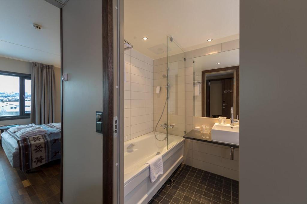 Двухместный (Улучшенный двухместный номер с 1 кроватью или 2 отдельными кроватями) отеля Quality Hotel Skifer, Гейрангер