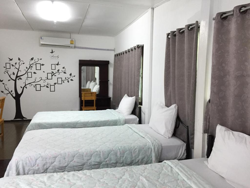 Семейный (Семейный номер с ванной комнатой) гостевого дома Giant 2 Guesthouse, Чиангмай
