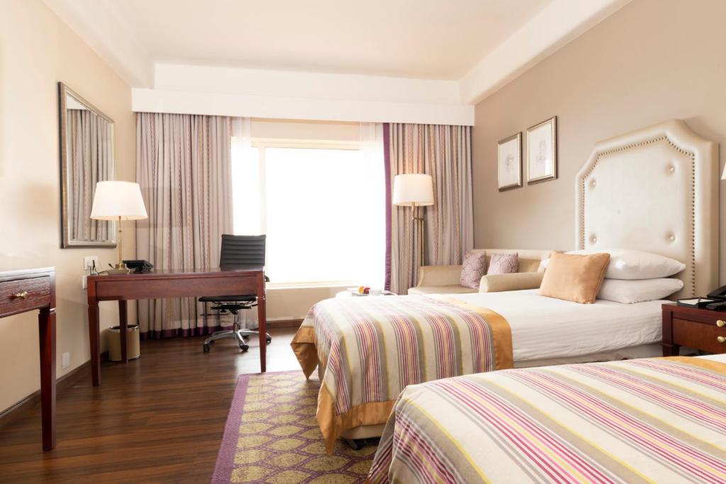 Двухместный (Deluxe Room City View Twin Bed) отеля Taj Samudra, Коломбо
