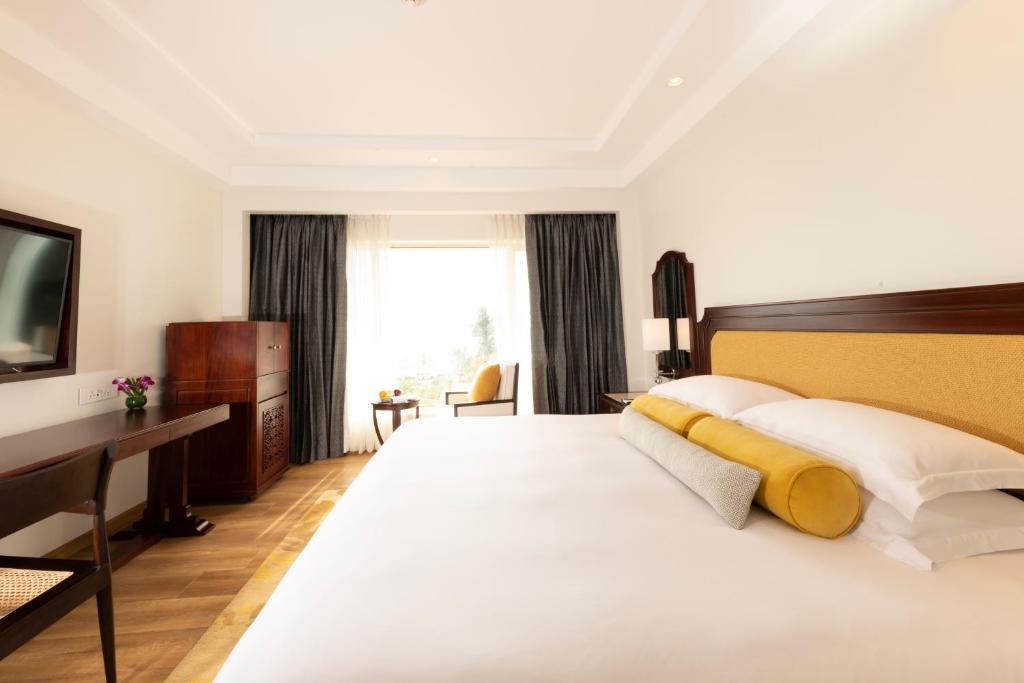 Двухместный (Роскошный номер с видом на город и двуспальной кроватью) отеля Taj Samudra, Коломбо