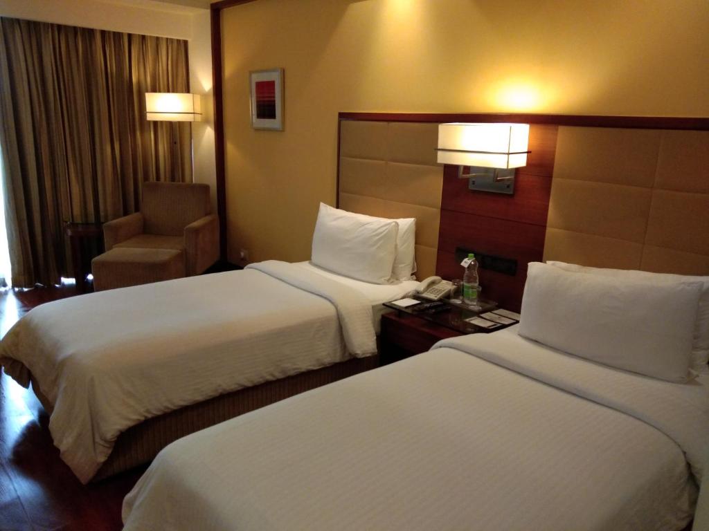 Двухместный (Superior Double or Twin Room with early check in at 10:30AM and late check out at 3PM, upgrade to next category (subject to avl)), Park Inn Gurgaon