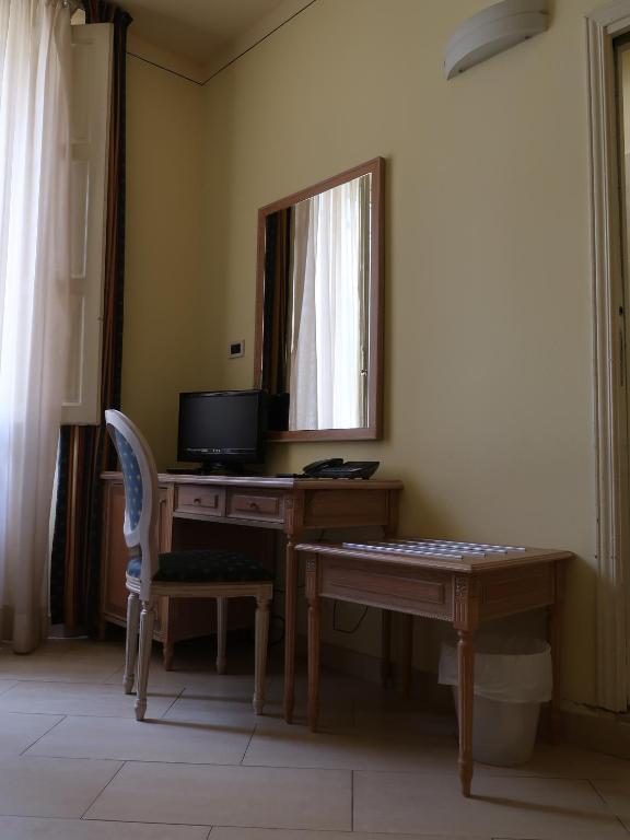 Двухместный (Двухместный номер с 1 кроватью и собственной ванной комнатой) отеля Hotel Anna's, Флоренция
