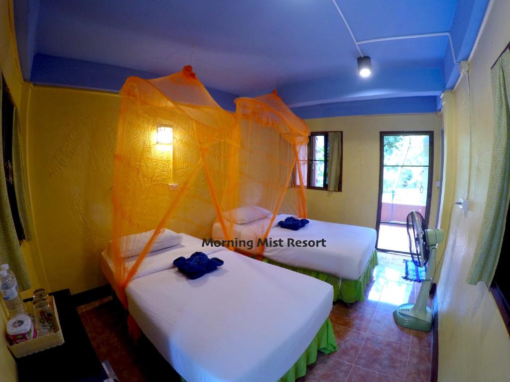 Двухместный (Стандартный двухместный номер с 2 отдельными кроватями) курортного отеля Khao Sok Morning Mist Resort, Сураттхани