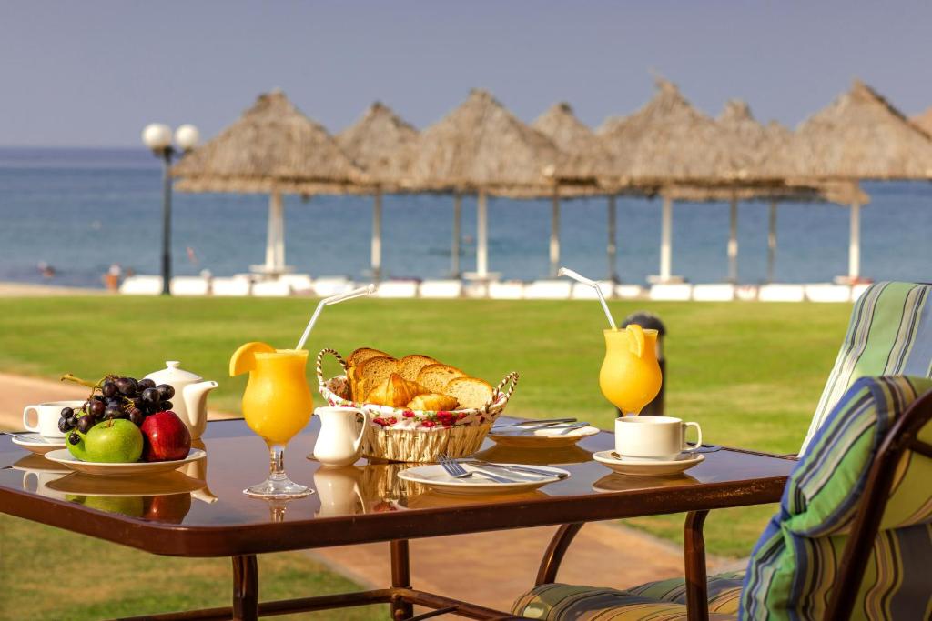 Сьюит (Представительский люкс) курортного отеля Royal Beach Hotel & Resort, Дибба