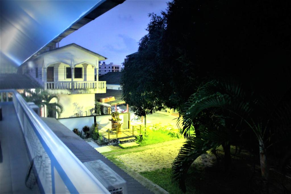 Апартаменты (Апартаменты с видом на сад) отеля Villa Arunsi Patong, Пхукет