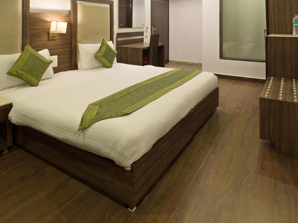Двухместный ([Sanitized] Deluxe Double or Twin Room) отеля Sun Villa Gurgaon, Гургаон