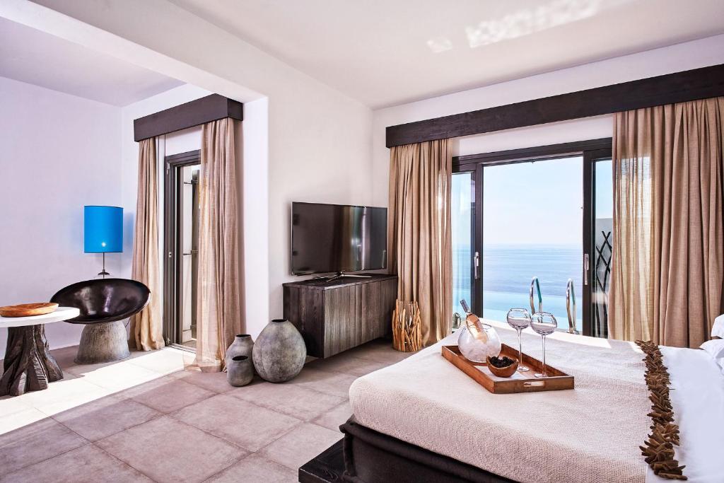 Двухместный (Люкс Majestic Retreat с собственным бассейном) курортного отеля Myconian Utopia Resort, Элия (Эгейские острова)