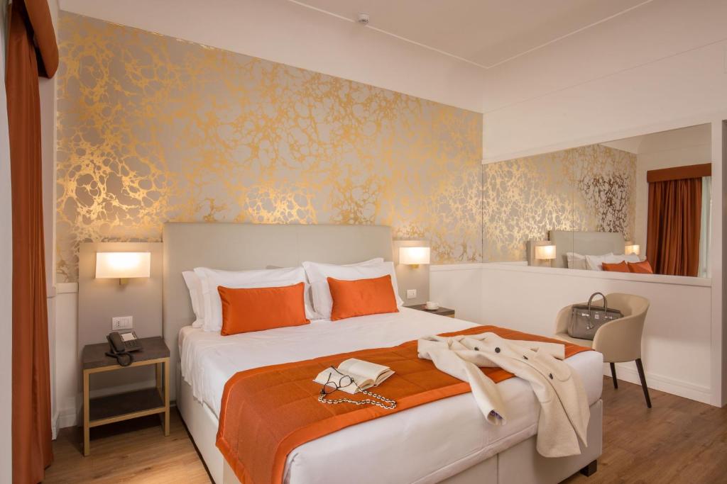 Двухместный (Номер с кроватью размера «queen-size») отеля Hotel Shangri-La Roma, Рим