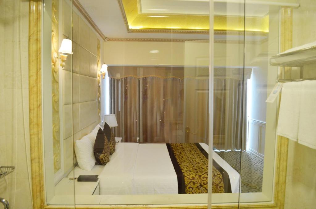 Двухместный (Улучшенный двухместный номер с 1 кроватью) отеля Muong Thanh Luxury Song Lam Hotel, Винь