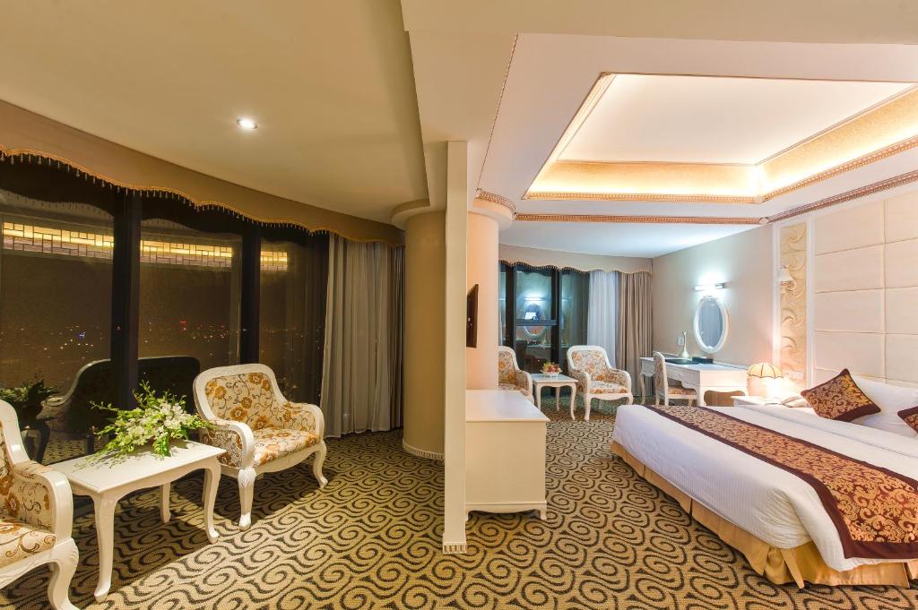 Двухместный (Полулюкс) отеля Muong Thanh Luxury Song Lam Hotel, Винь