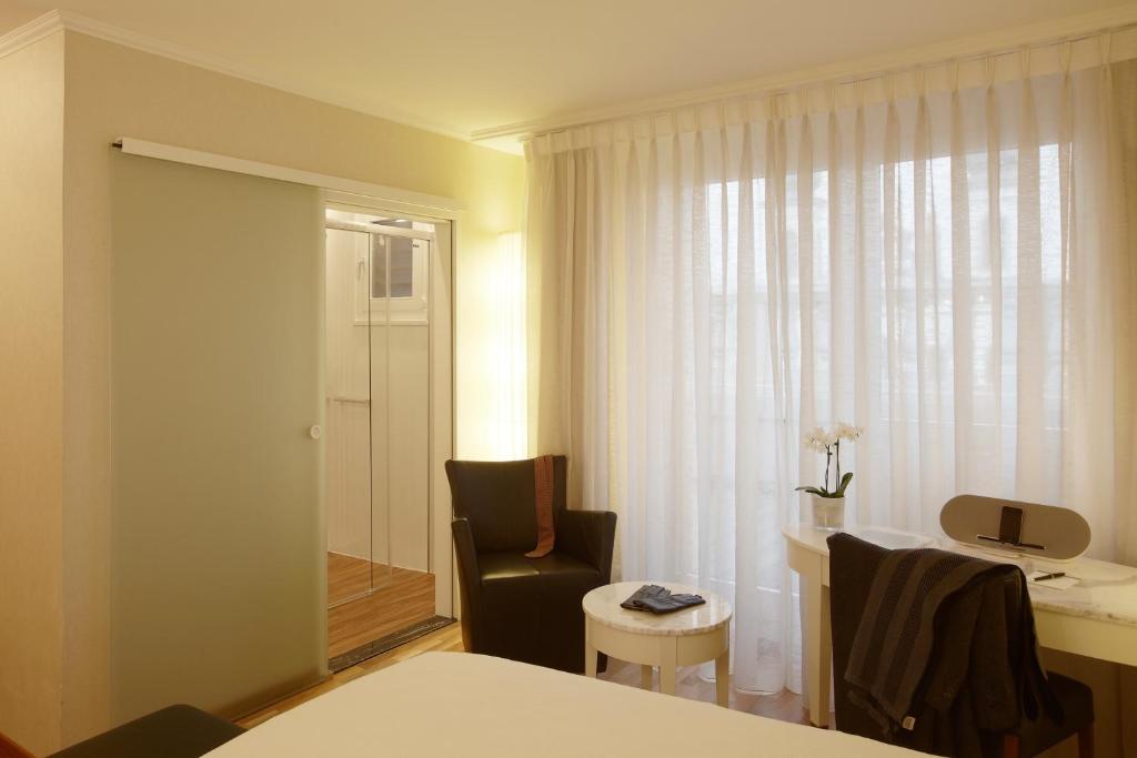 Одноместный (Двухместный номер с 1 кроватью, вид на реку (для 1 взрослого)) отеля Hotel des Balances, Люцерн