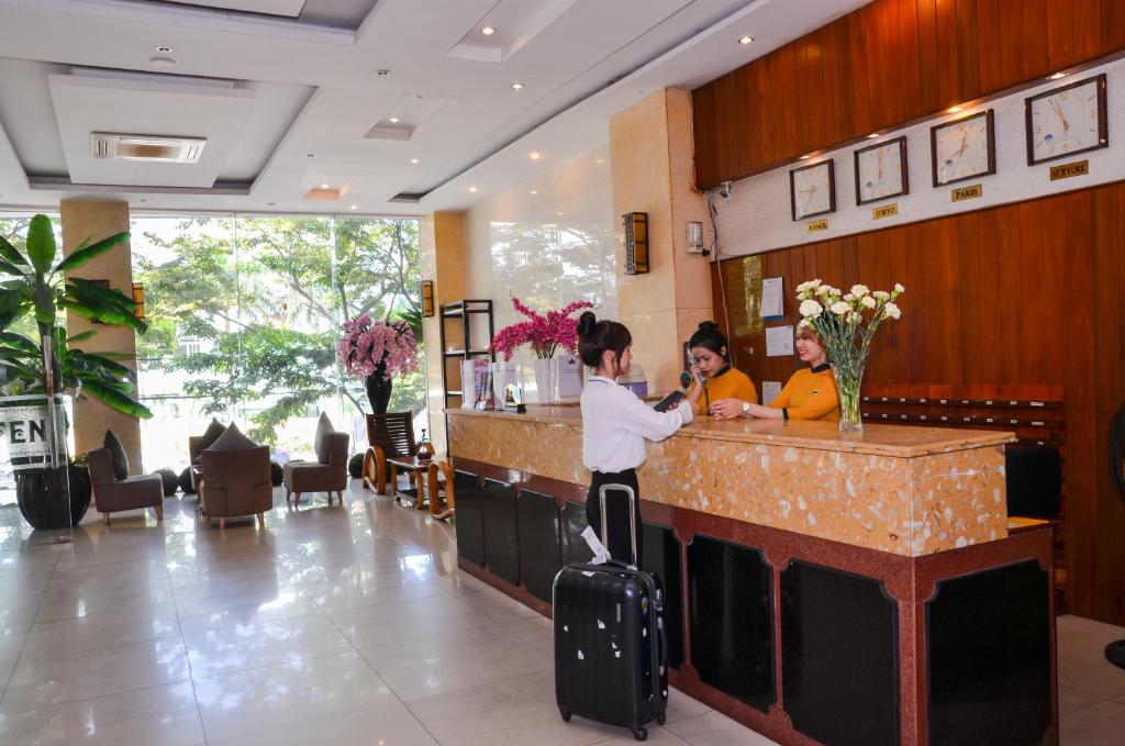 Отель Queen Da Nang Hotel, Дананг