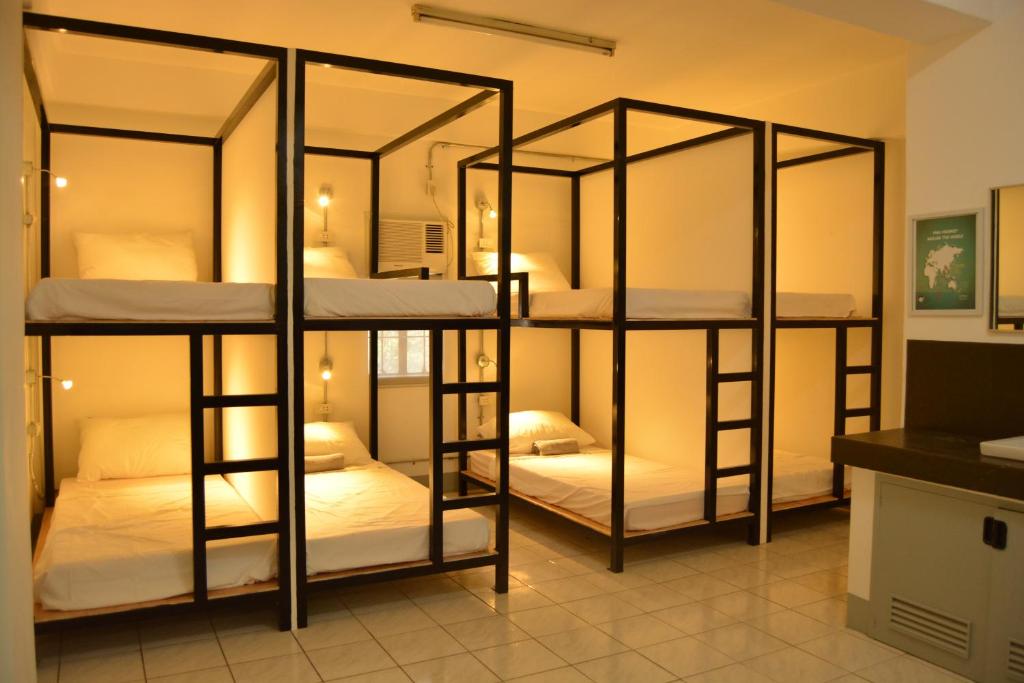 Номер (Кровать в общем 8-местном номере для мужчин и женщин) хостела Mad Monkey Cebu City, Себу