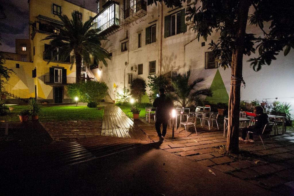 Номер (Кровать в общем 6-местном номере для мужчин и женщин) хостела La Controra Hostel Naples, Неаполь
