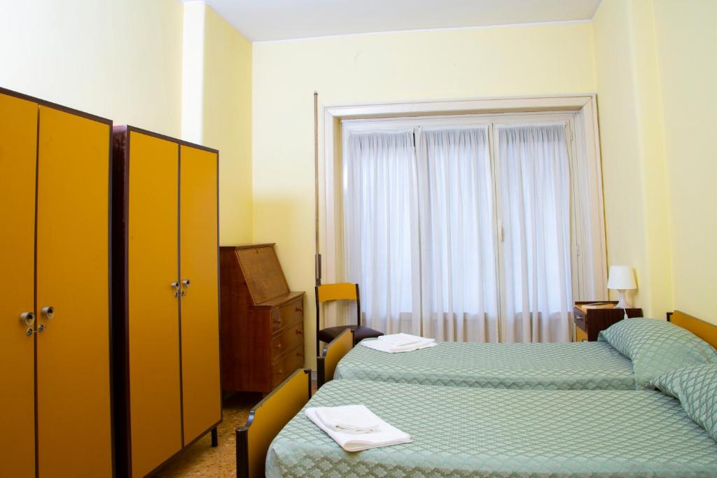 Двухместный (Двухместный номер с 2 отдельными кроватями и собственной ванной комнатой за пределами номера) гостевого дома Casa per Ferie Ravasco San Pietro, Рим