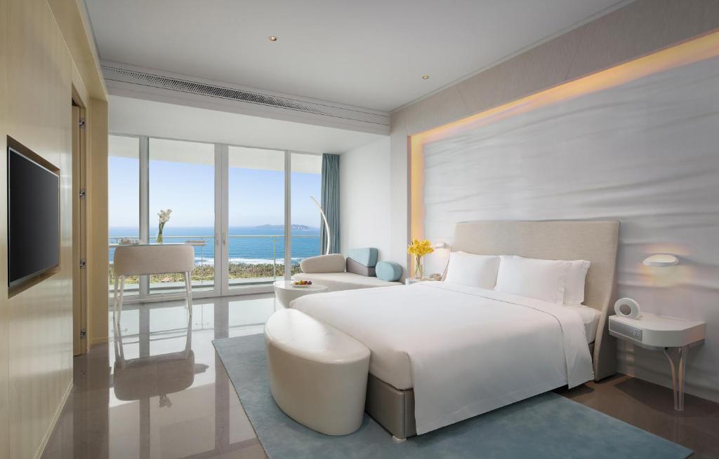 Двухместный (Двухместный номер Делюкс с 2 отдельными кроватями, панорамный вид на океан) отеля The Mangrove Sanya (all inclusive hotel), Санья