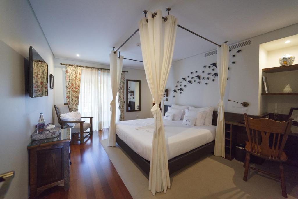 Двухместный (Двухместный номер с 1 кроватью и видом на горы) отеля Rinoterra Minho, Каминья