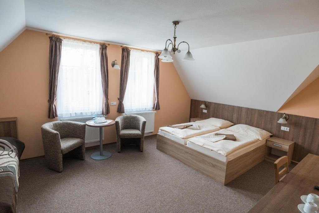 Двухместный (Двухместный номер с 1 кроватью и собственной ванной комнатой) гостевого дома Penzion Eduard, Франтишковы-Лазне