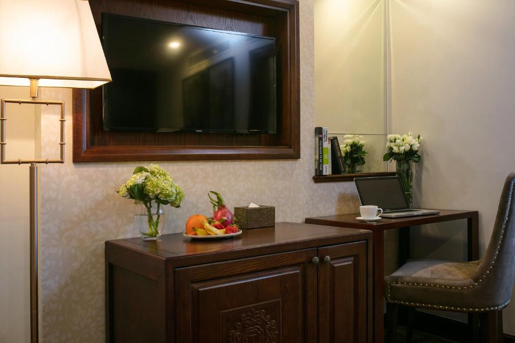 Двухместный (Classic Double Room - With View) отеля Rex Hanoi Hotel, Ханой