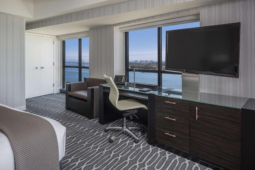 Трехместный (Угловой номер с кроватью размера «king-size»), Manchester Grand Hyatt San Diego