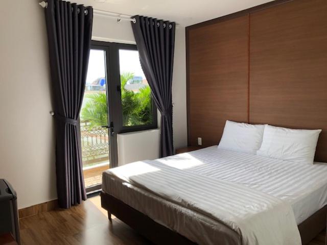 Двухместный (Двухместный номер с 1 кроватью и балконом) отеля HOÀNG SA HOTEL, Камрань