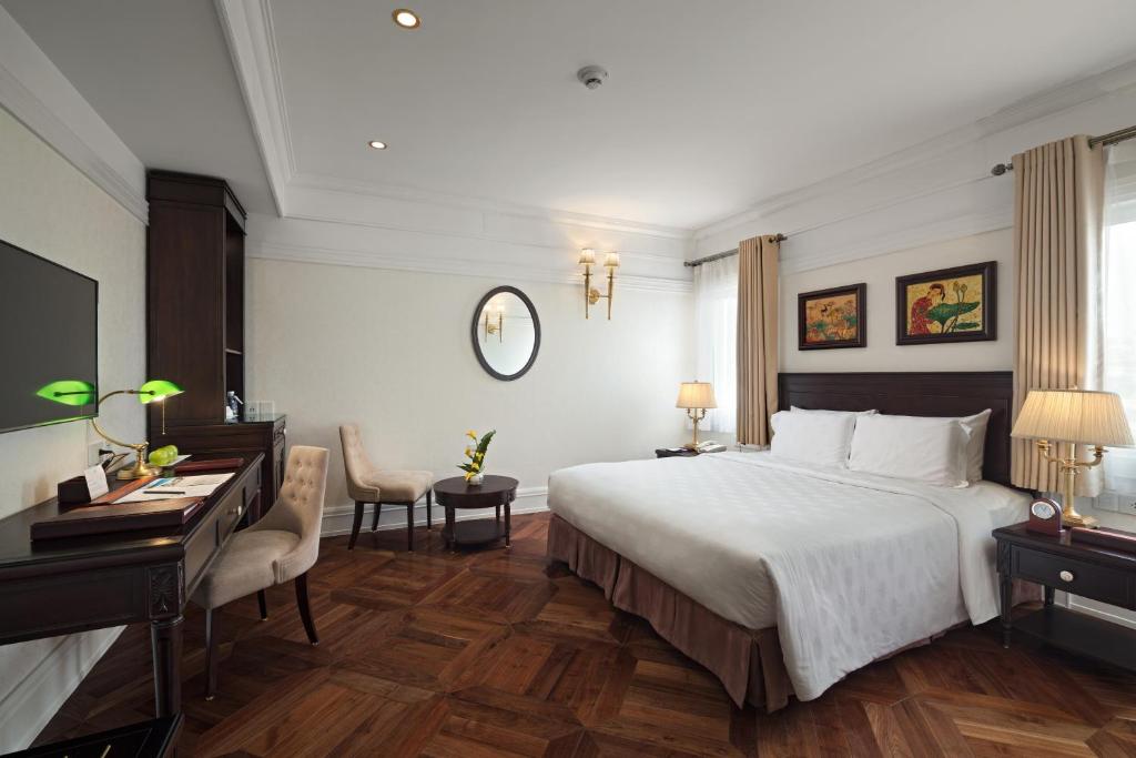 Двухместный (Special Offer - 24h Stay - Premium Deluxe Double or Twin Room) отеля Silk Path Boutique Hanoi, Ханой