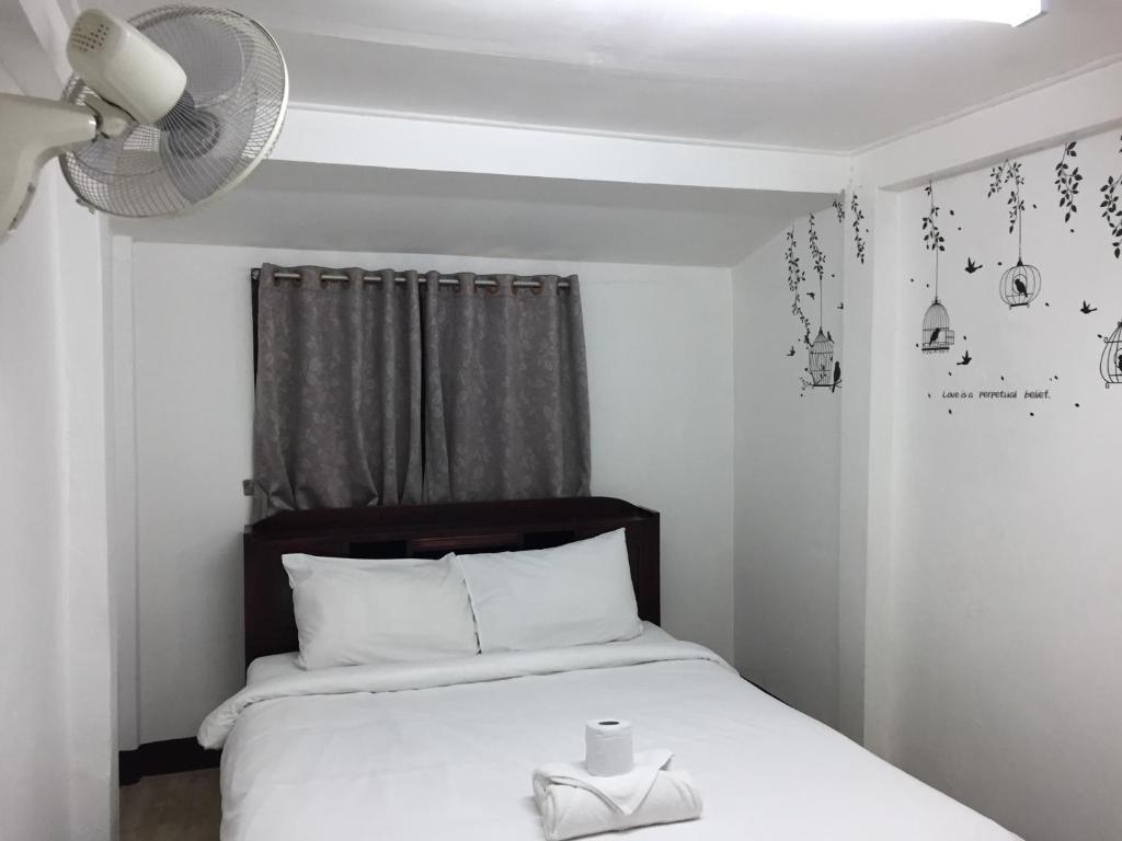 Двухместный (Двухместный номер с 1 кроватью и вентилятором (собственная ванная комната)) гостевого дома Giant 2 Guesthouse, Чиангмай