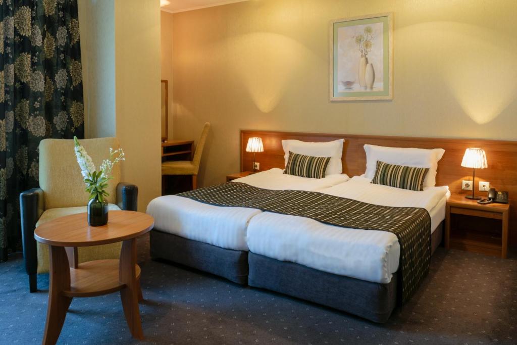 Двухместный (Двухместный номер с 2 отдельными кроватями и балконом) отеля Spa Hotel Calista, Старозагорски-Бани